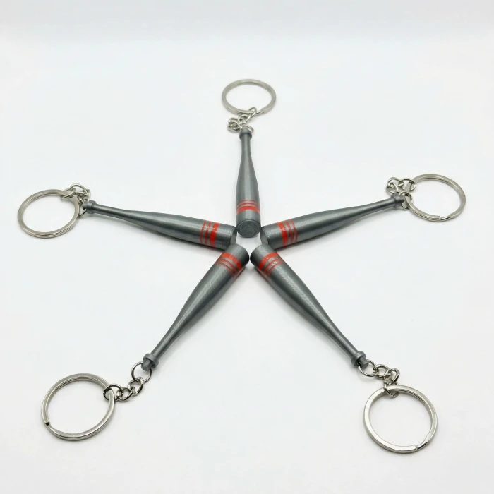 Mini Beyzbol Sopası Tasarımlı Anahtarlık - Gri ve Kırmızı Detaylı Sporcu Aksesuarı