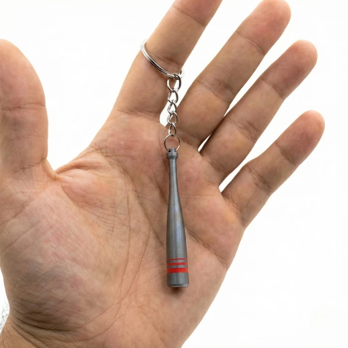 Mini Beyzbol Sopası Tasarımlı Anahtarlık - Gri ve Kırmızı Detaylı Sporcu Aksesuarı