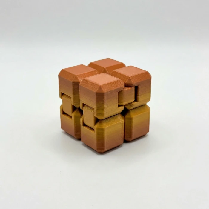 Premium İpek Dokulu Sonsuzluk Küpü (Infinity Cube) - Stres Giderici & Odaklanma Oyuncağı - Bakır/Altın Geçişli