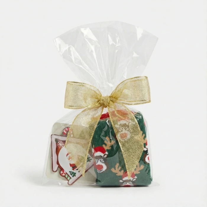 Yılbaşı Özel 3lü Hediye Seti: Geyikli Çorap, Noel Baba Süsü ve Bardak Altlığı (Altın Kurdeleli Hazır Paket)