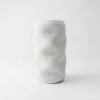 Modern Dalgalı Tasarım Beyaz Dokulu Vazo - Kumtaşı Görünümlü Dekoratif Obje (16cm)