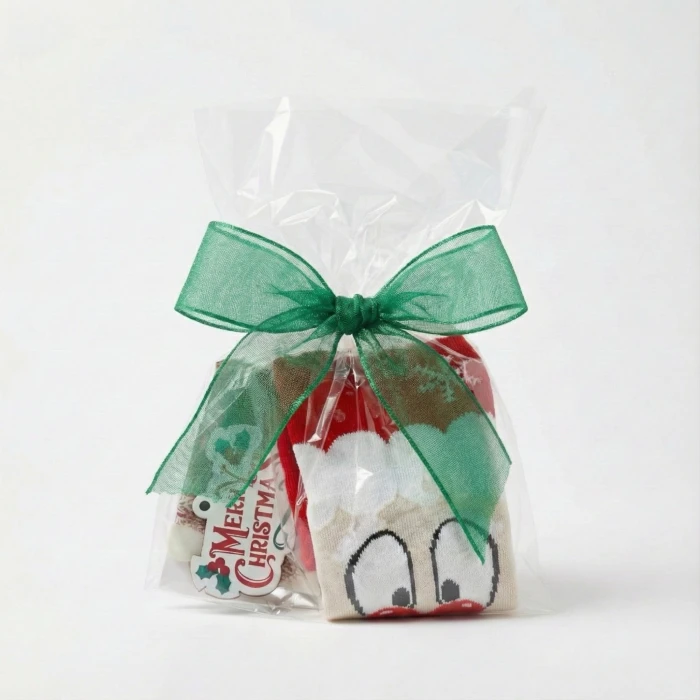 Noel Baba Temalı Hazır Yılbaşı Hediye Seti - Çorap, Süs ve Kart (Yeşil Kurdeleli Özel Paket)