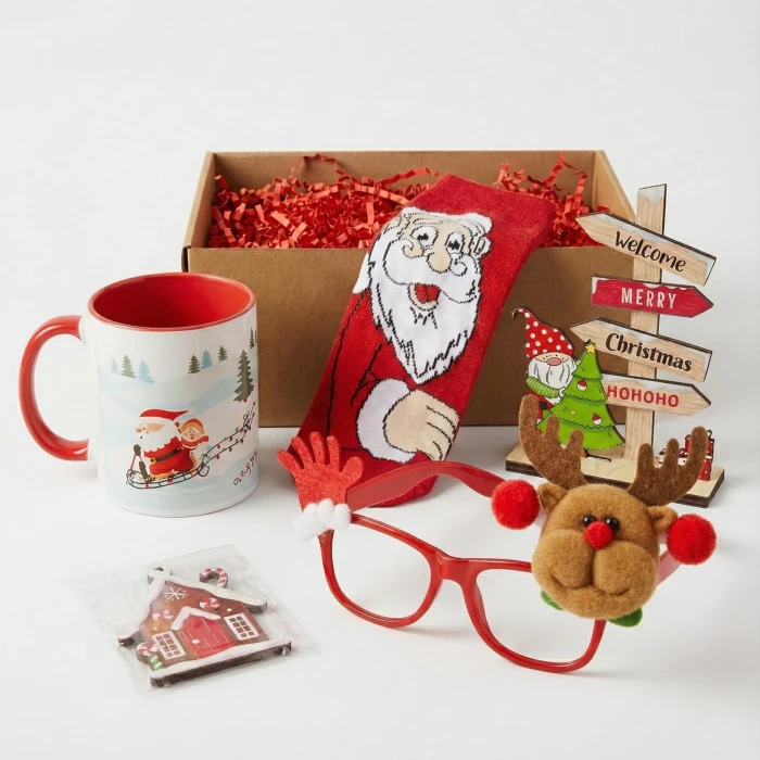 Yılbaşı Özel Hediye Kutusu - Kırmızı Kulplu Noel Baba Kupa, Geyik Gözlük & Konsept Hediye Seti