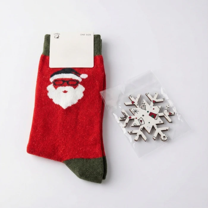 Yılbaşı Özel Hediye Seti - Noel Baba Desenli Çorap & Kar Tanesi Süsü (Hediye Paketli)