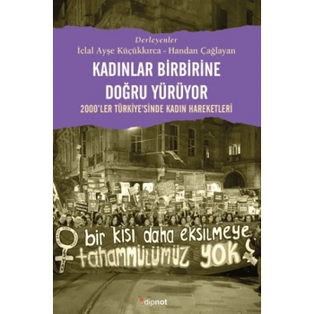 Kadınlar Birbirine Doğru Yürüyor