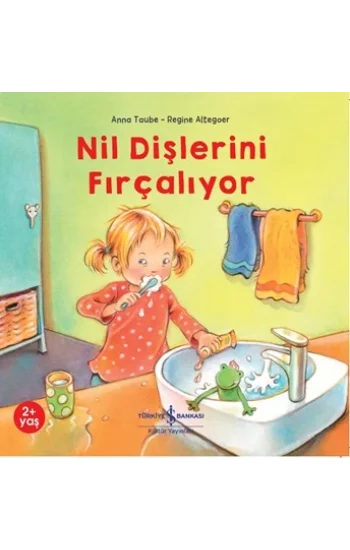 Nil Dişlerini Fırçalıyor
