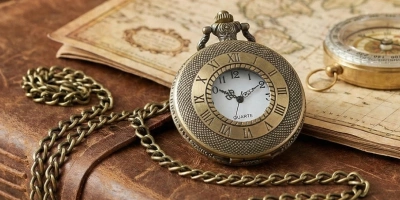 Zamanı Durduran Aksesuar: Köstekli Saatlerin Muhteşem Dönüşü