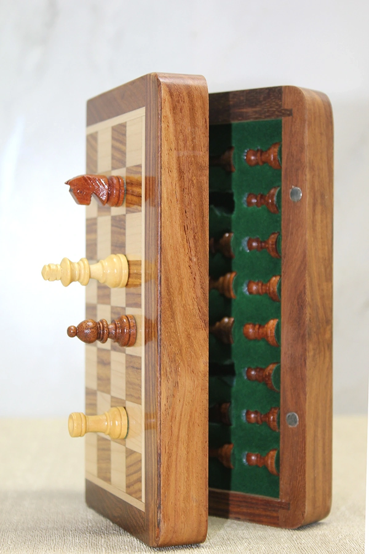 30cm Özel Vernikli Mıknatıslı Taşlı Ahşap Katlanabilir Satranç Oyunu