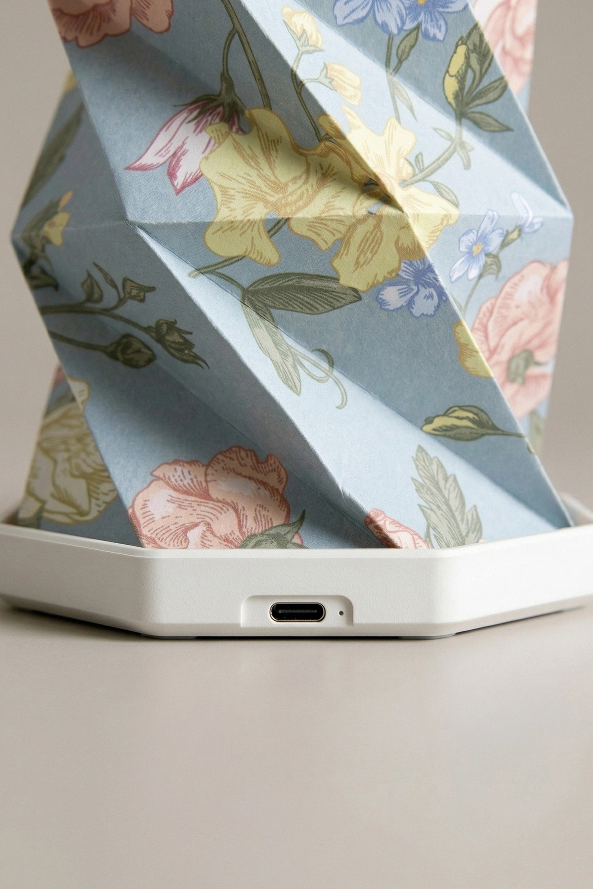 White Flora Katlanabilir Şarjlı Dekoratif LED Abajur Aydınlatma