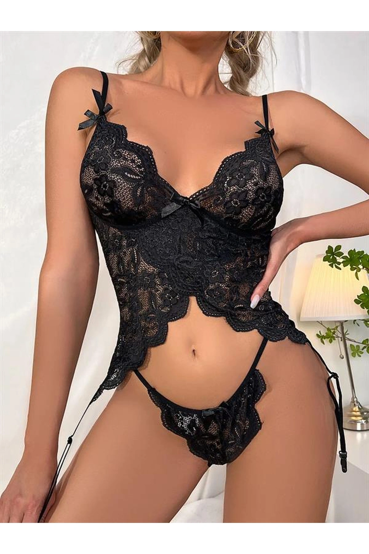 Arkadan Bağcıklı Fantezi Jartiyer Takımı Siyah Renk