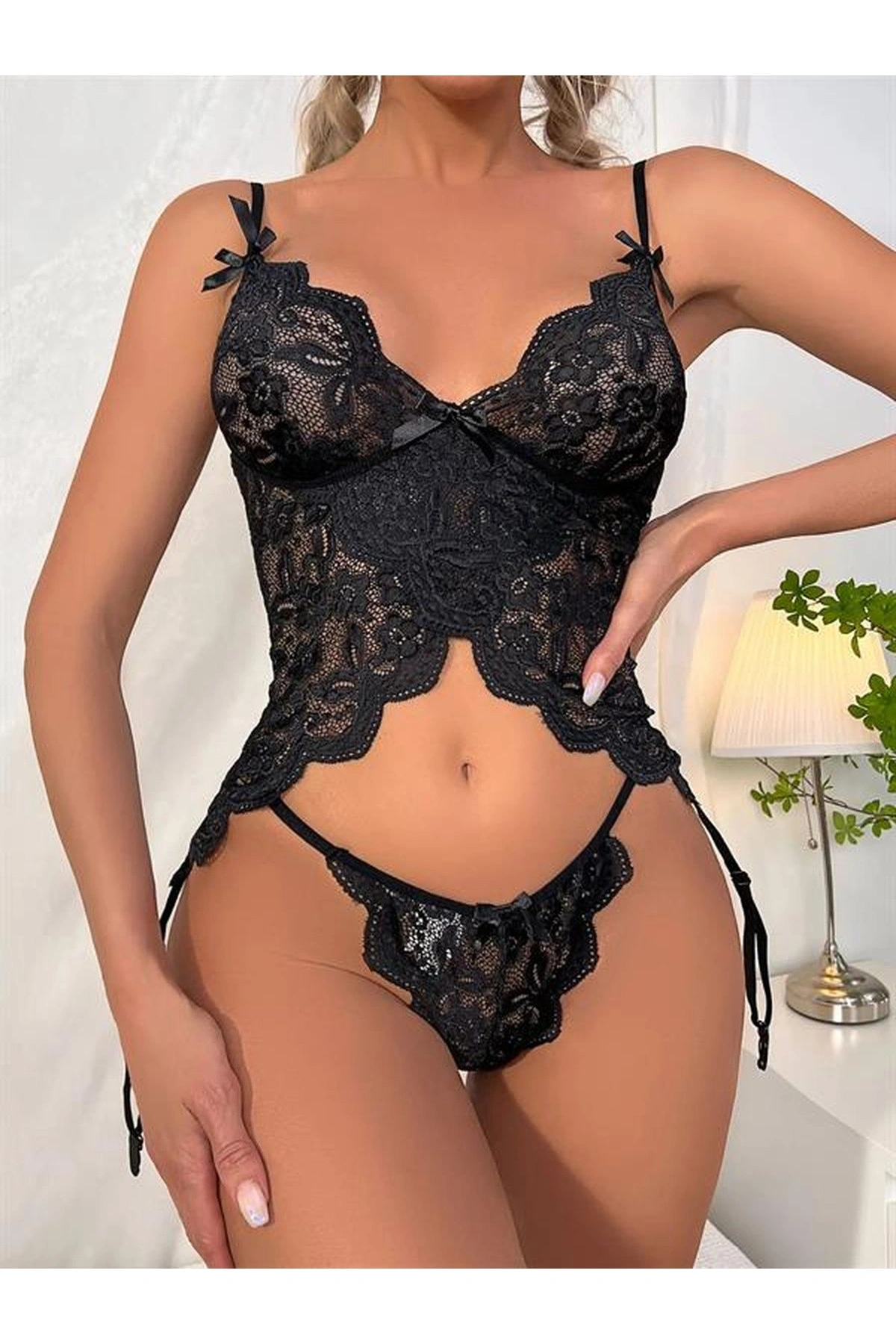 Arkadan Bağcıklı Fantezi Jartiyer Takımı Siyah Renk