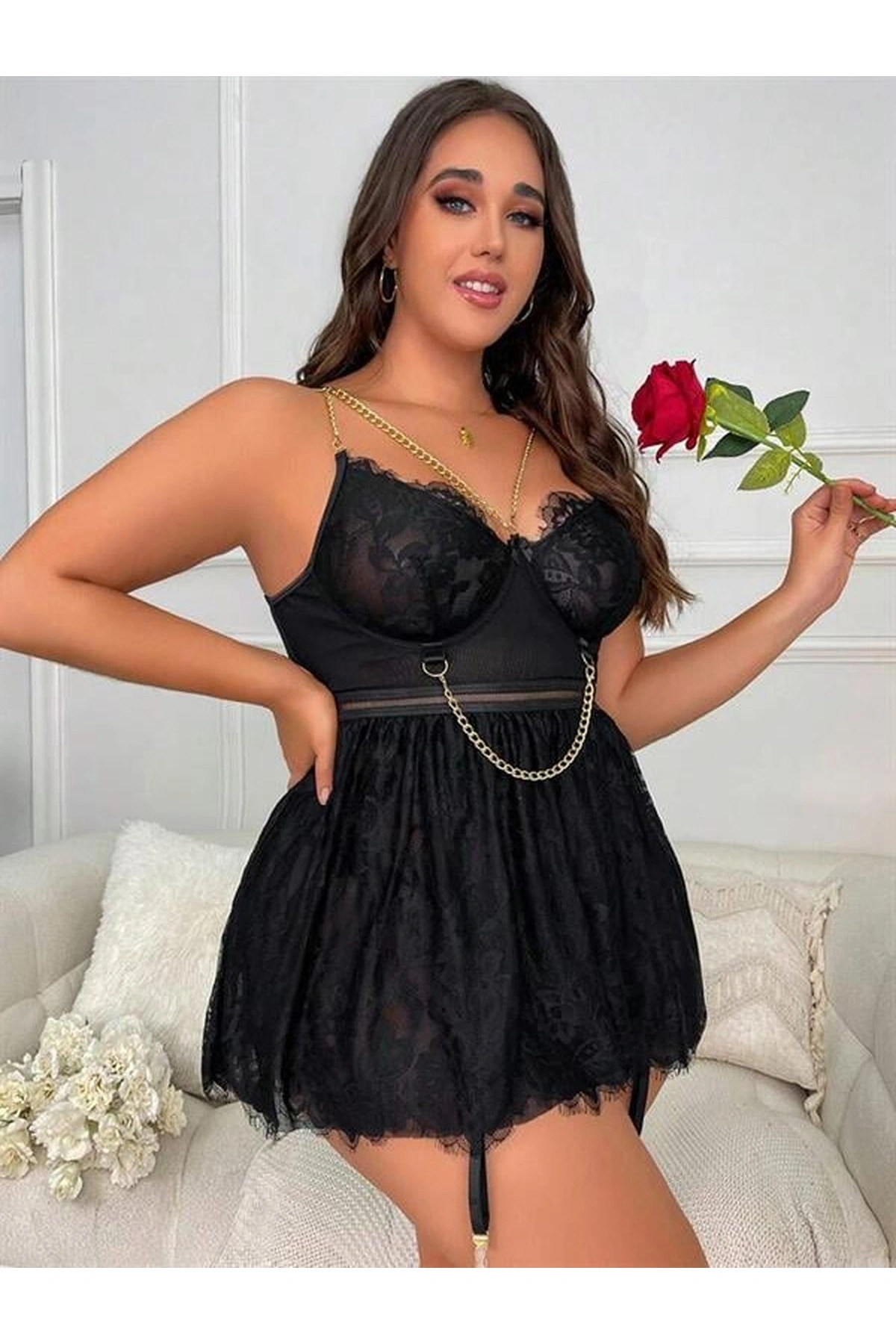 Büyük Zincir Detaylı Dantelli Fantezi Gecelik Siyah Renk