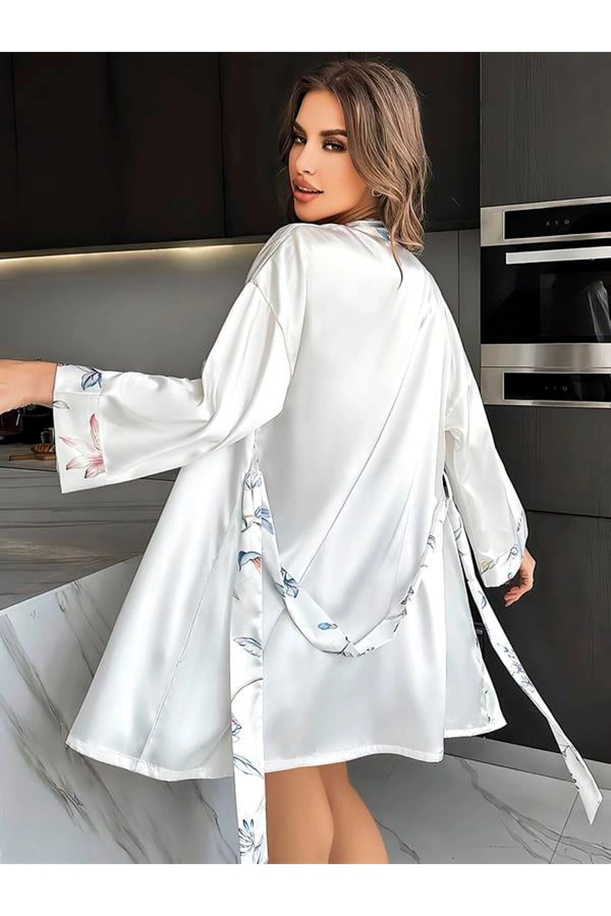 Çiçek Desenli Göğüs Dekolteli 2Li Saten Gecelik Takımı Beyaz Renk