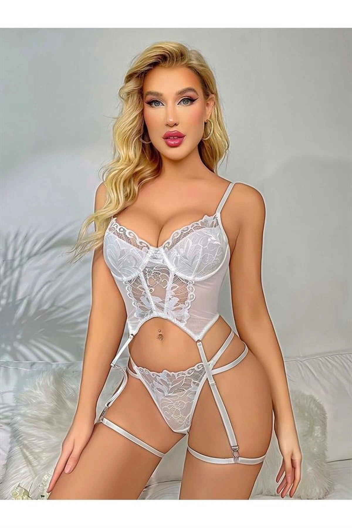 Dantel İşlemeli Büstiyerli Jartiyer Takımı Beyaz Renk