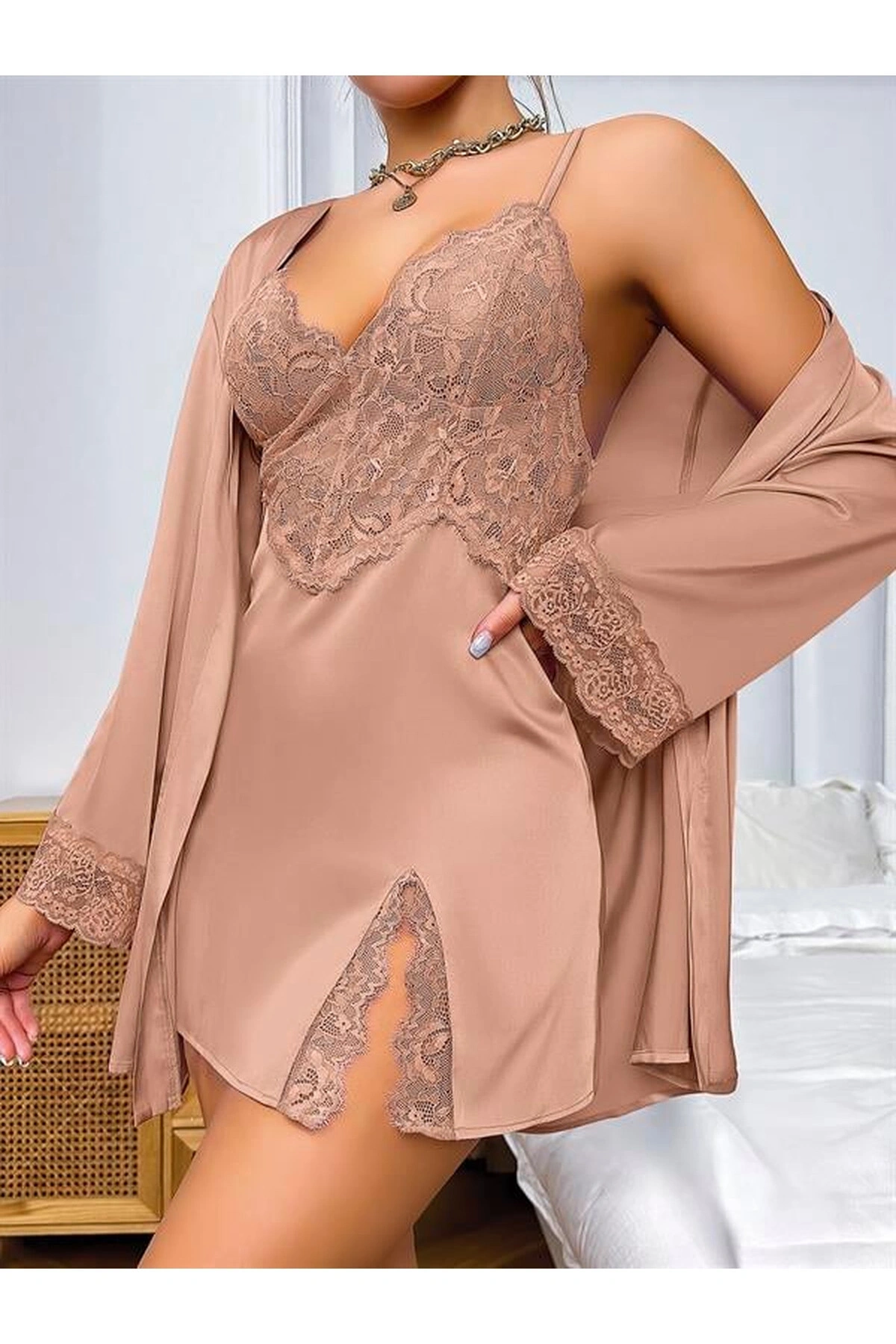 Dantel İşlemeli Göğüs Dekolteli Sabahlıklı 2Li Saten Gecelik Takımı Standart Renk