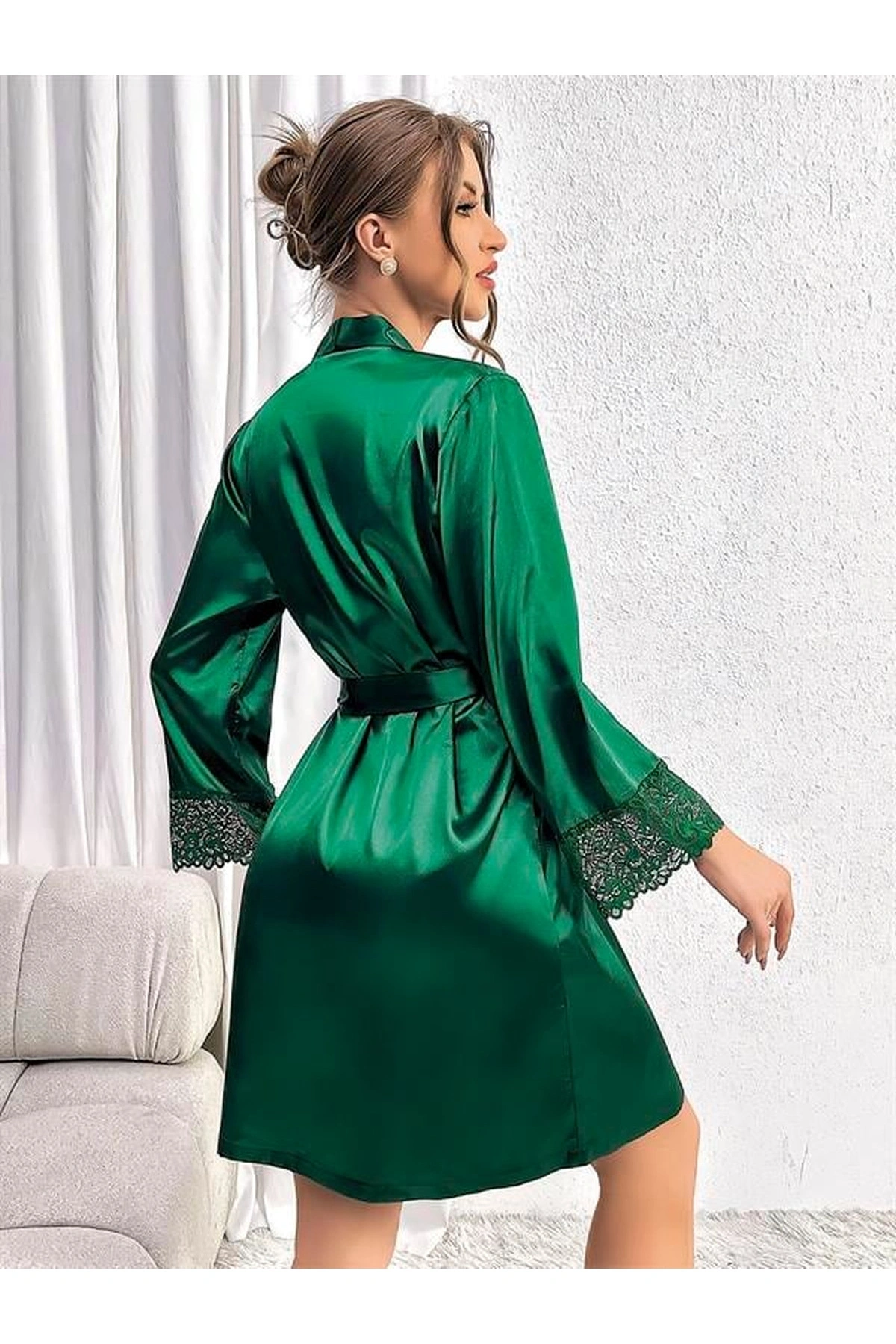 Dantel İşlemeli Göğüs Dekolteli Sabahlıklı Saten Gecelik Takımı Yeşil Renk
