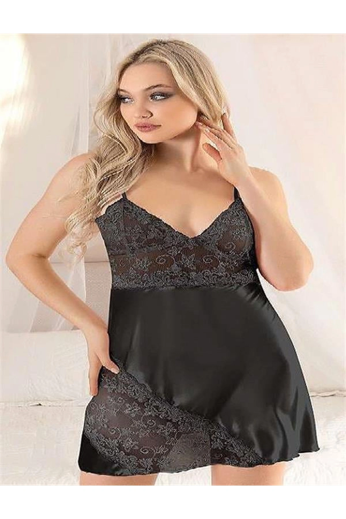 Dantel İşlemeli İnce Askılı Saten Kısa Fantezi Gecelik Siyah Renk