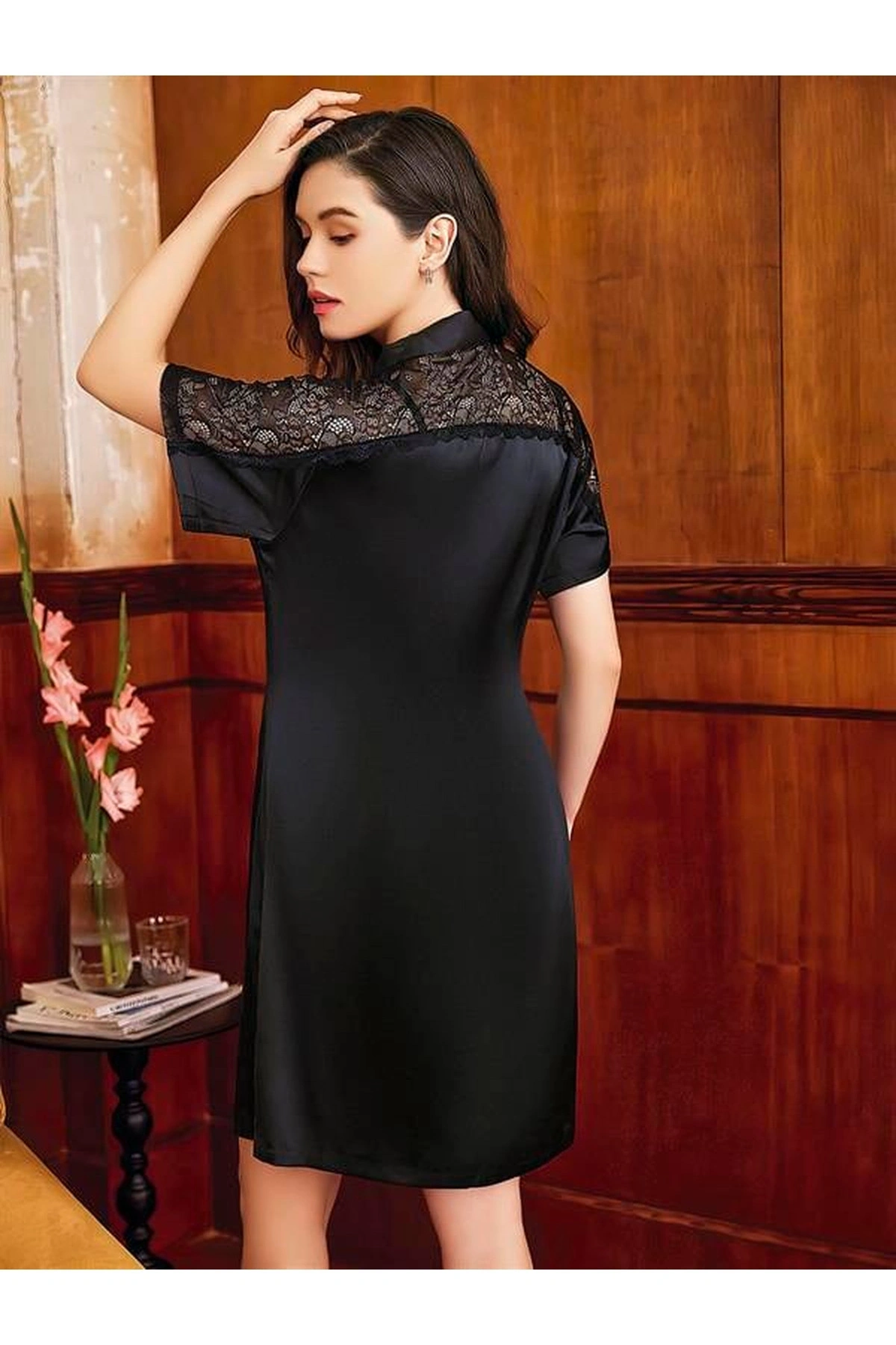 Dantel İşlemeli Yırtmaçlı Sabahlıklı Saten Gecelik Takımı Siyah Renk