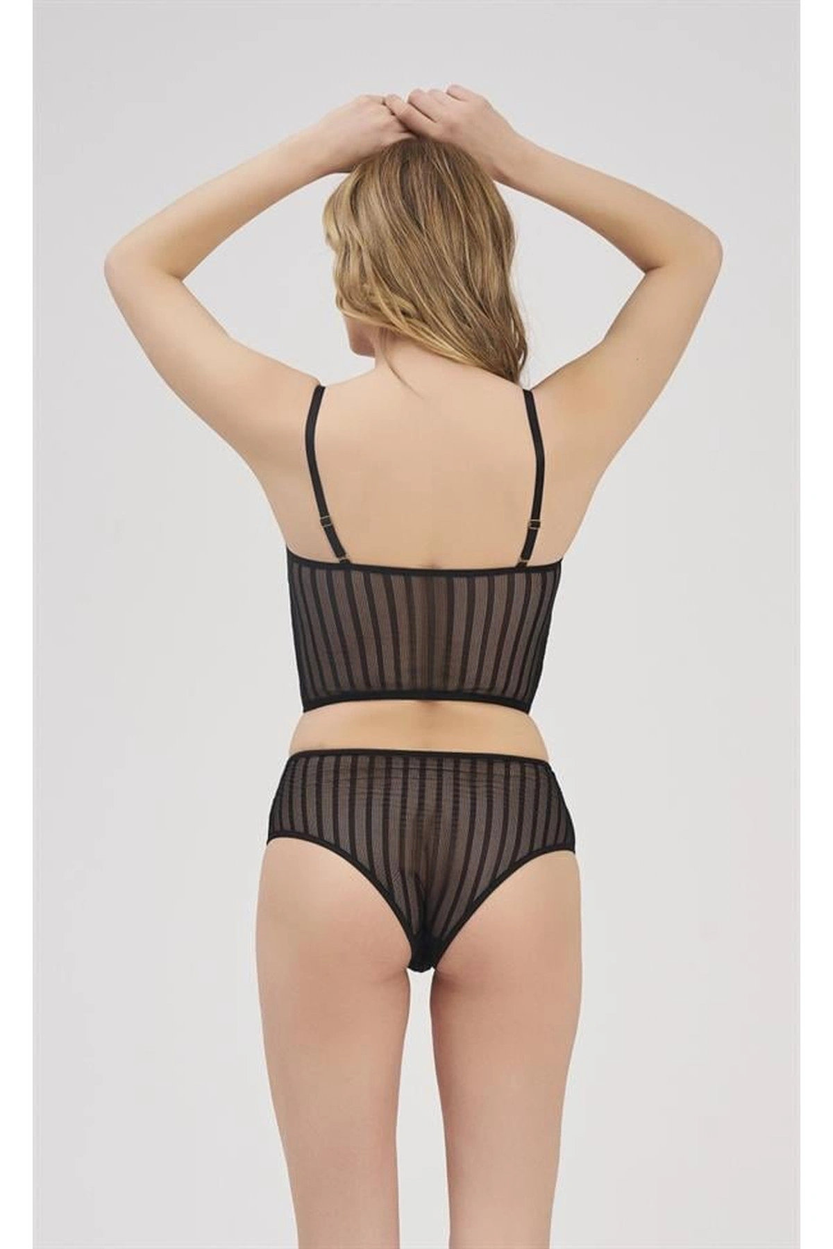 Desteksiz Altın Aksesuarlı Sütyen Takımı Siyah Renk