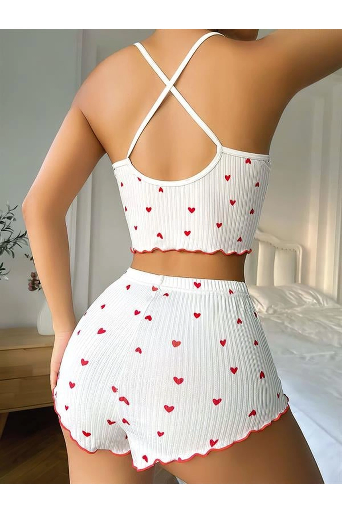 Fiyonk Desenli Askılı Şortlu Pijama Takımı Beyaz Renk