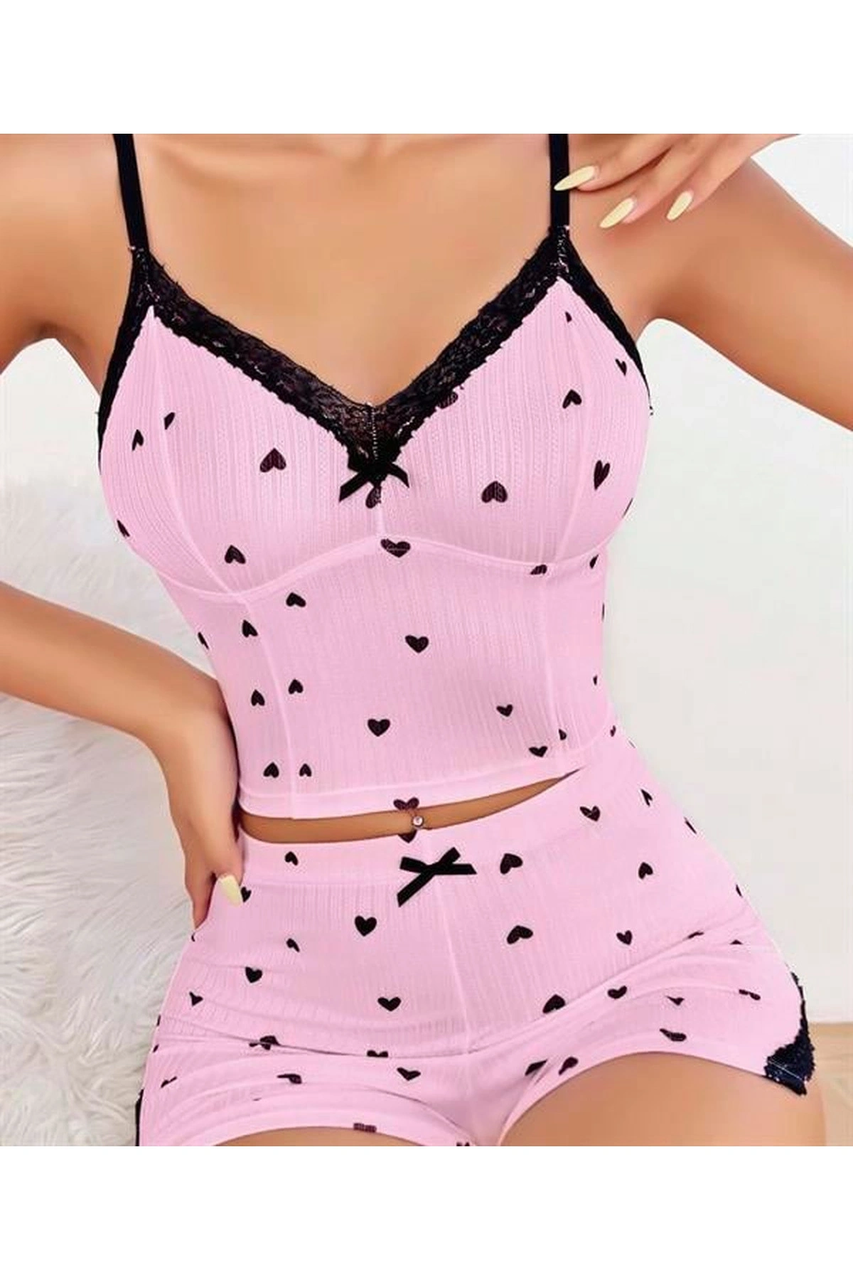 Kadın Kalp Desenli Askılı Şortlu Pijama Takım Pembe Renk