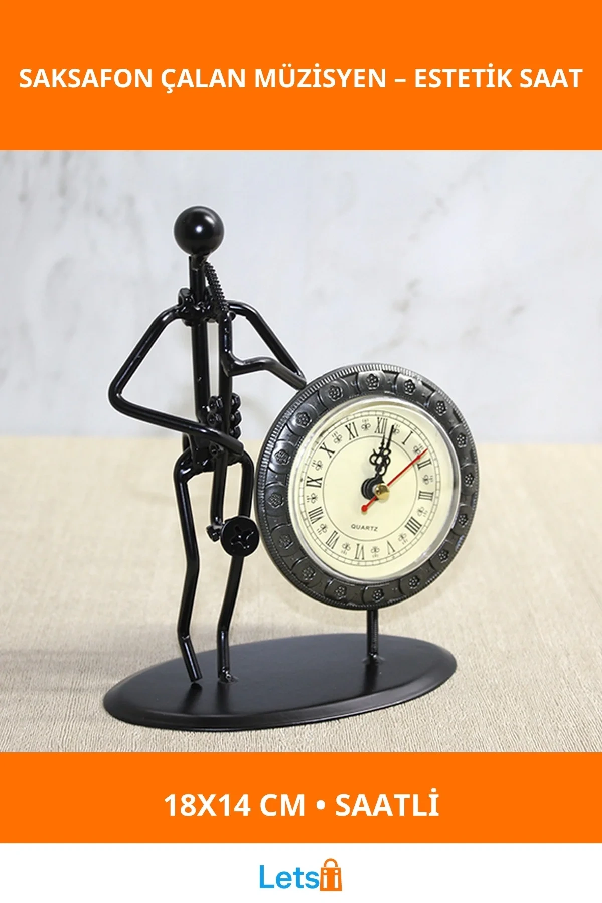 Metal Saatli Saksafon Çalan Müzisyen Figürü