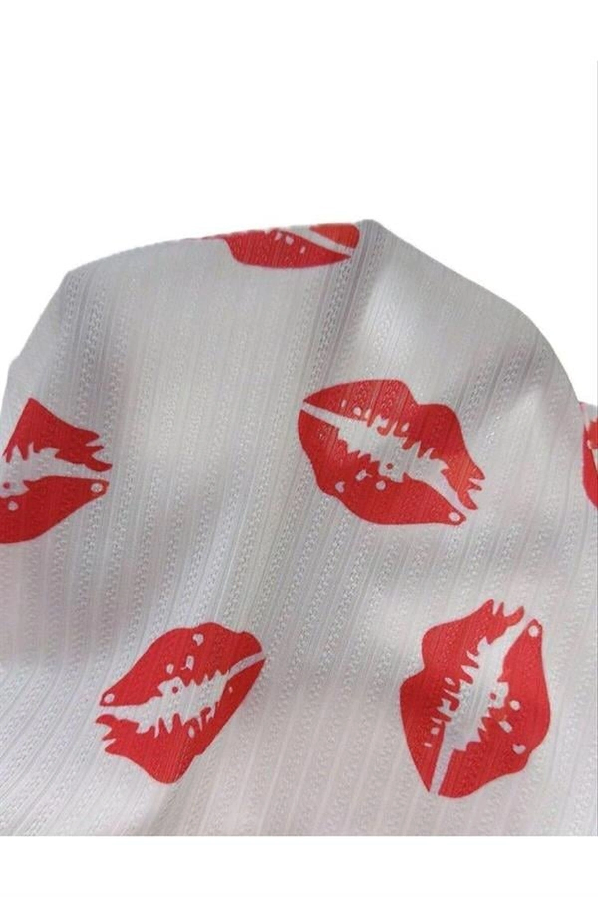 Öpücük Desenli Şortlu Pijama Takımı Beyaz Renk