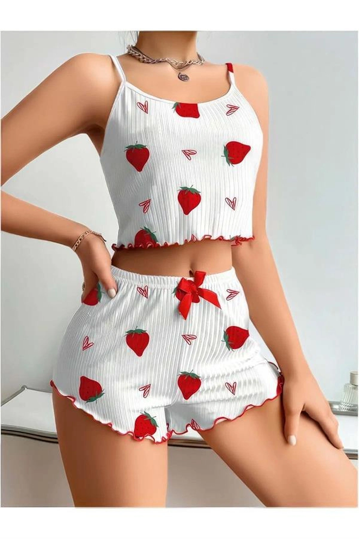 Penye Kumaş Çilek Desenli Şortlu Pijama Takımı Beyaz Renk