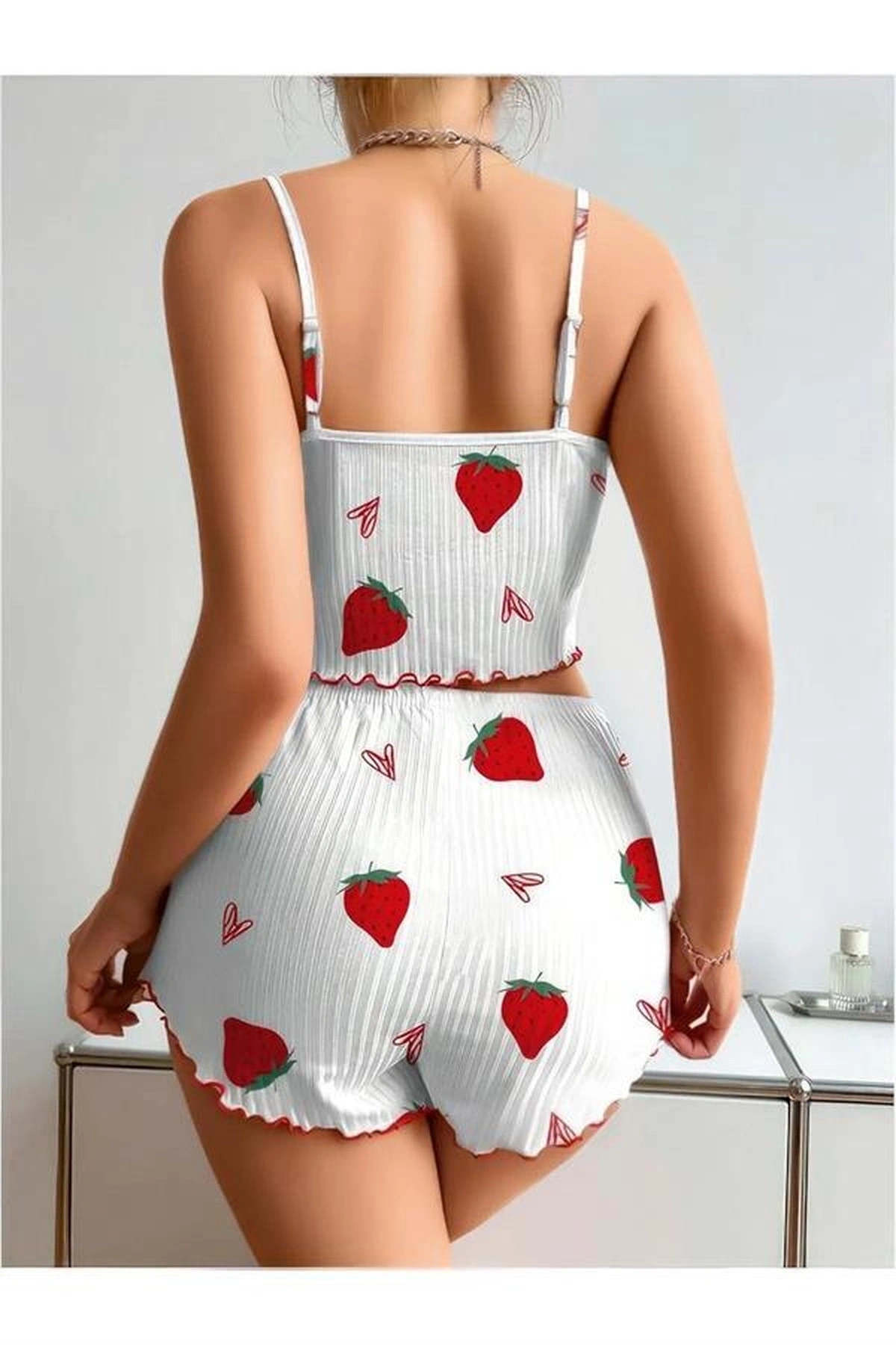 Penye Kumaş Çilek Desenli Şortlu Pijama Takımı Beyaz Renk
