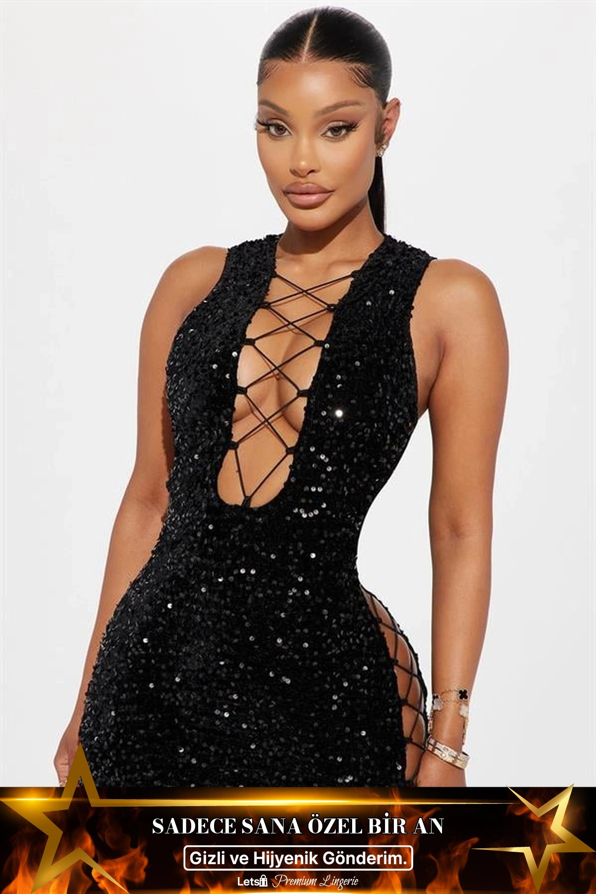 Pullu Göğüs Dekolteli Mini Fantezi Elbise Siyah Renk