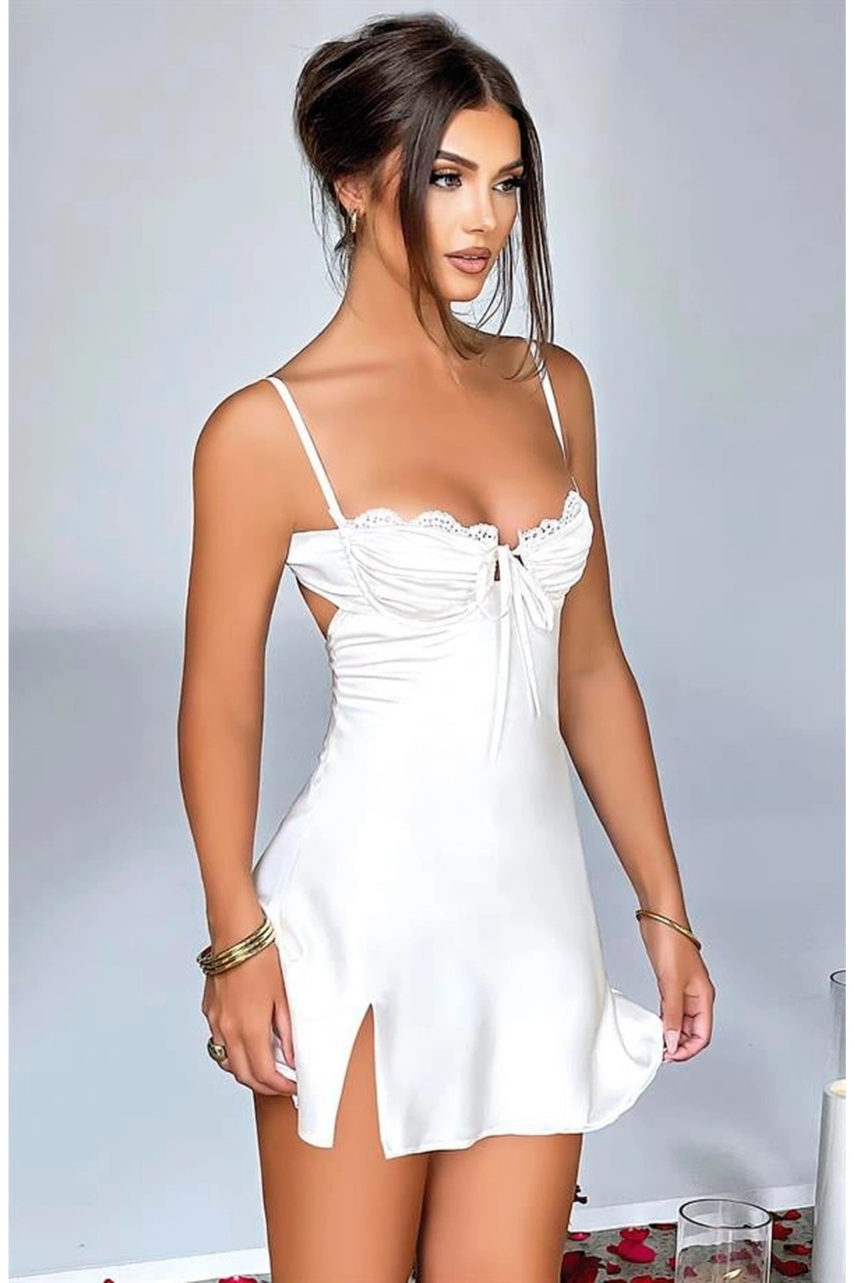 Yırtmaç Detaylı Fantezi Mini Club Elbise Beyaz Renk
