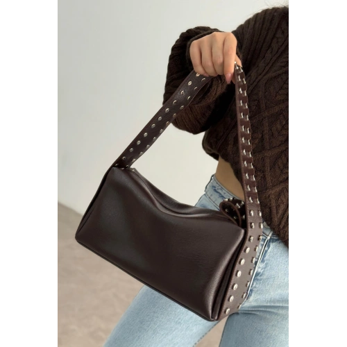 Mono Zımba Detaylı Fermuarlı Acı Kahve Omuz Çantası