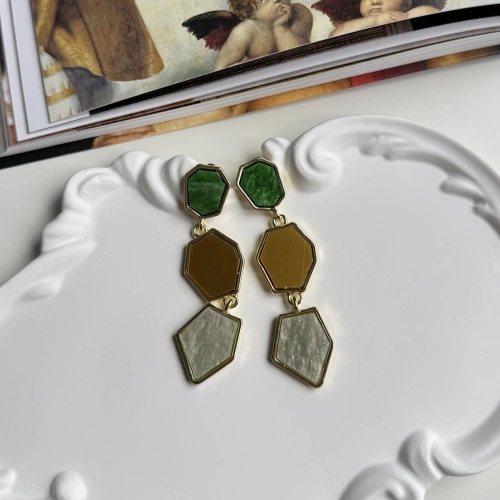 Geometrik Taşlı Küpe