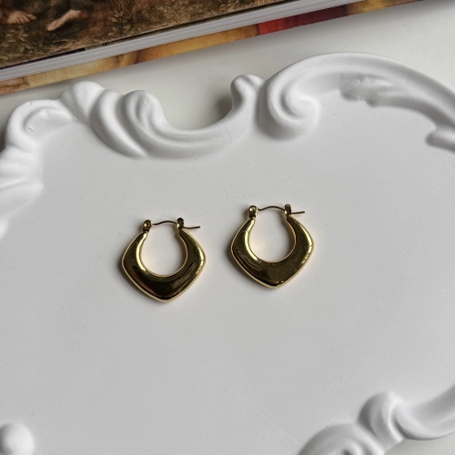 Çelik Bombeli Küpe