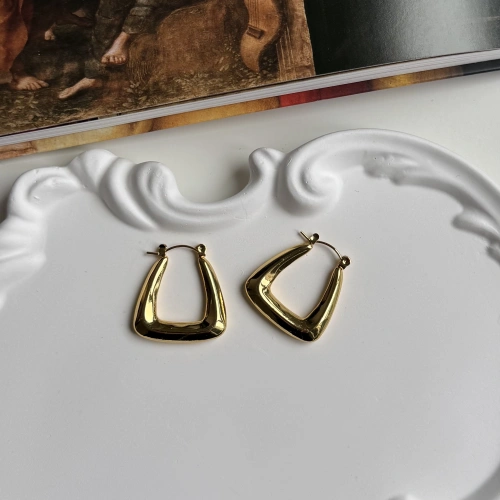 Çelik U Tasarım Küpe