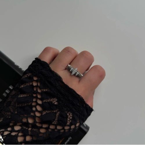 Taşlı Tırtık Silver Yüzük