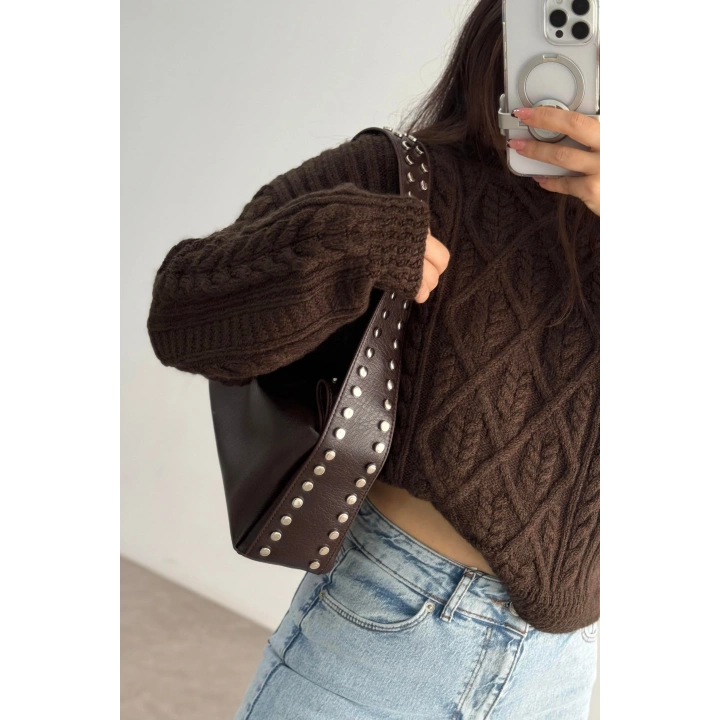 Mono Zımba Detaylı Fermuarlı Acı Kahve Omuz Çantası