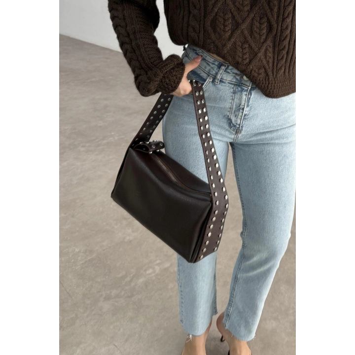 Mono Zımba Detaylı Fermuarlı Acı Kahve Omuz Çantası