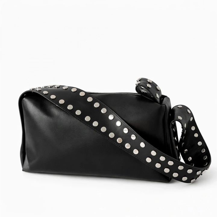 Mono Zımba Detaylı Fermuarlı Siyah Omuz Çantası