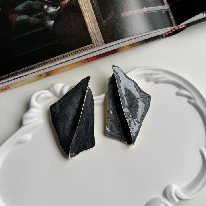 Asimetrik Plaka Küpe Füme