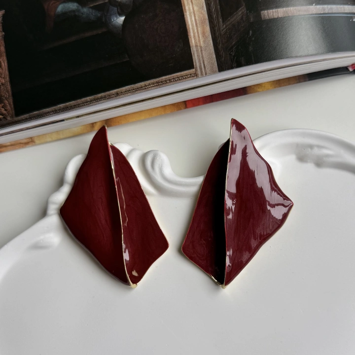 Asimetrik Plaka Küpe Bordo