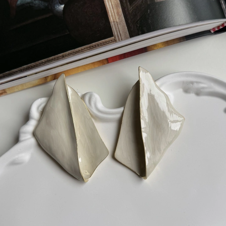 Asimetrik Plaka Küpe Ekru