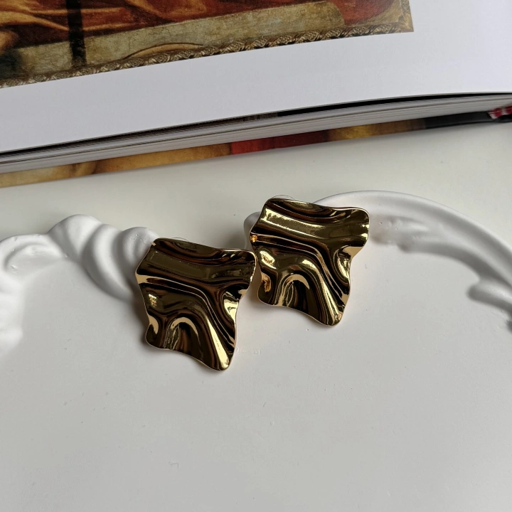 Çelik Dalgalı Plaka Küpe