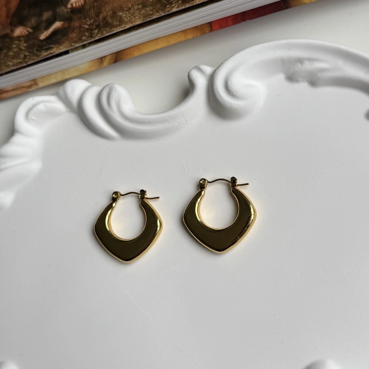 Çelik Bombeli Küpe