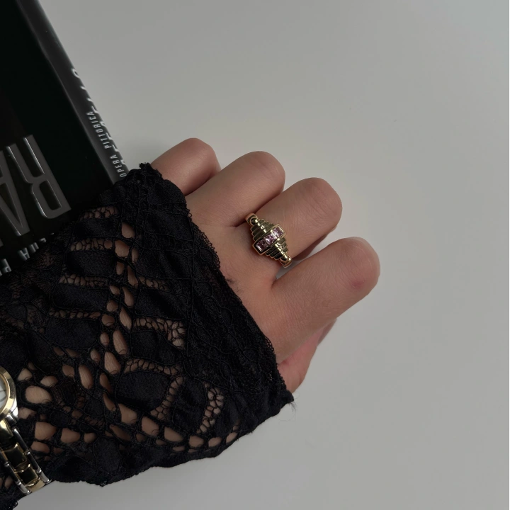 Pembe Taşlı Gold Yüzük