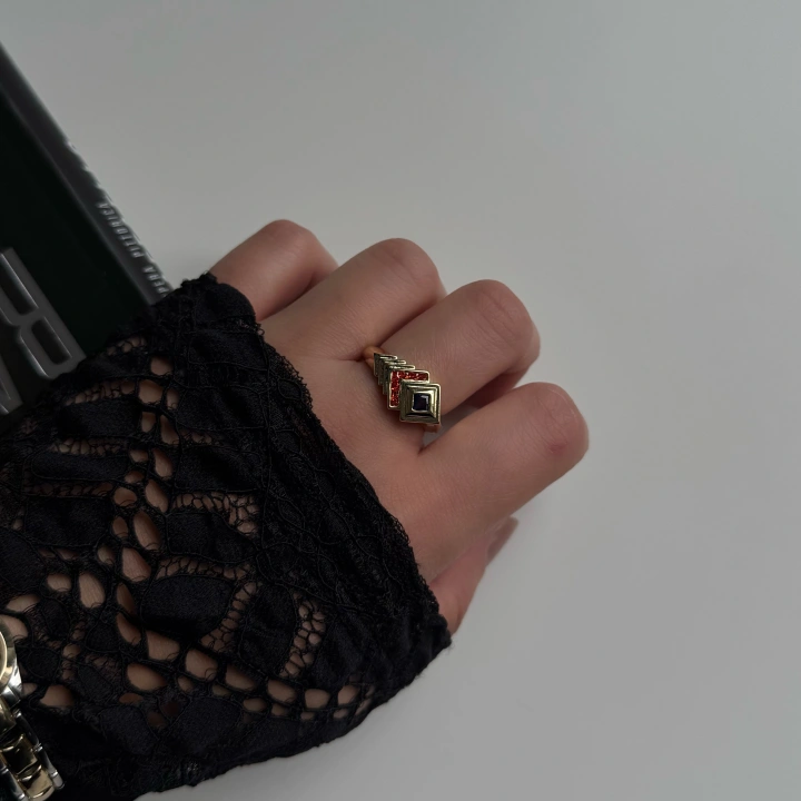 Serenay Taşlı Yüzük