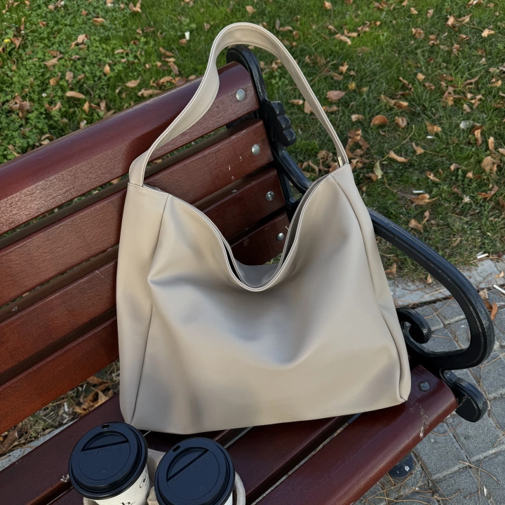 Riva Ekru Fermuarlı Omuz Çantası