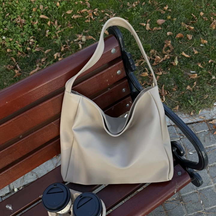 Riva Ekru Fermuarlı Omuz Çantası