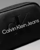 Calvin Klein Kadın Siyah Sculpted Camera Çanta