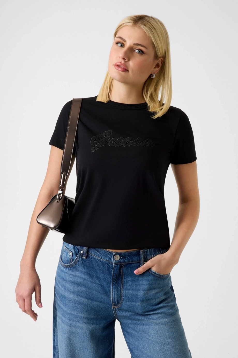 Guess Kısa Kollu Bisiklet Yaka 3D Yazılı Kadın Siyah T-shirt W6GI08K3023-JBLK